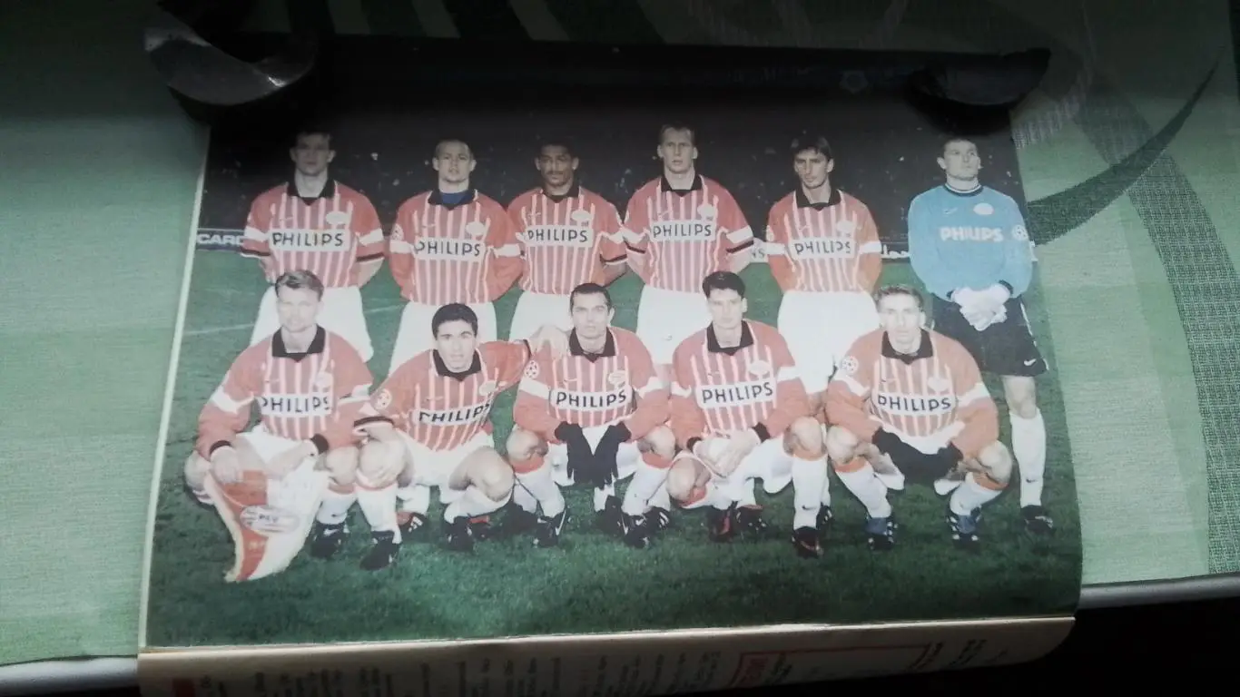 Еженедельник Футбол Украина 1998 5-11.01 N 1 ЧМ-54 Р Гиггз К Далглиш Эйндховен 6