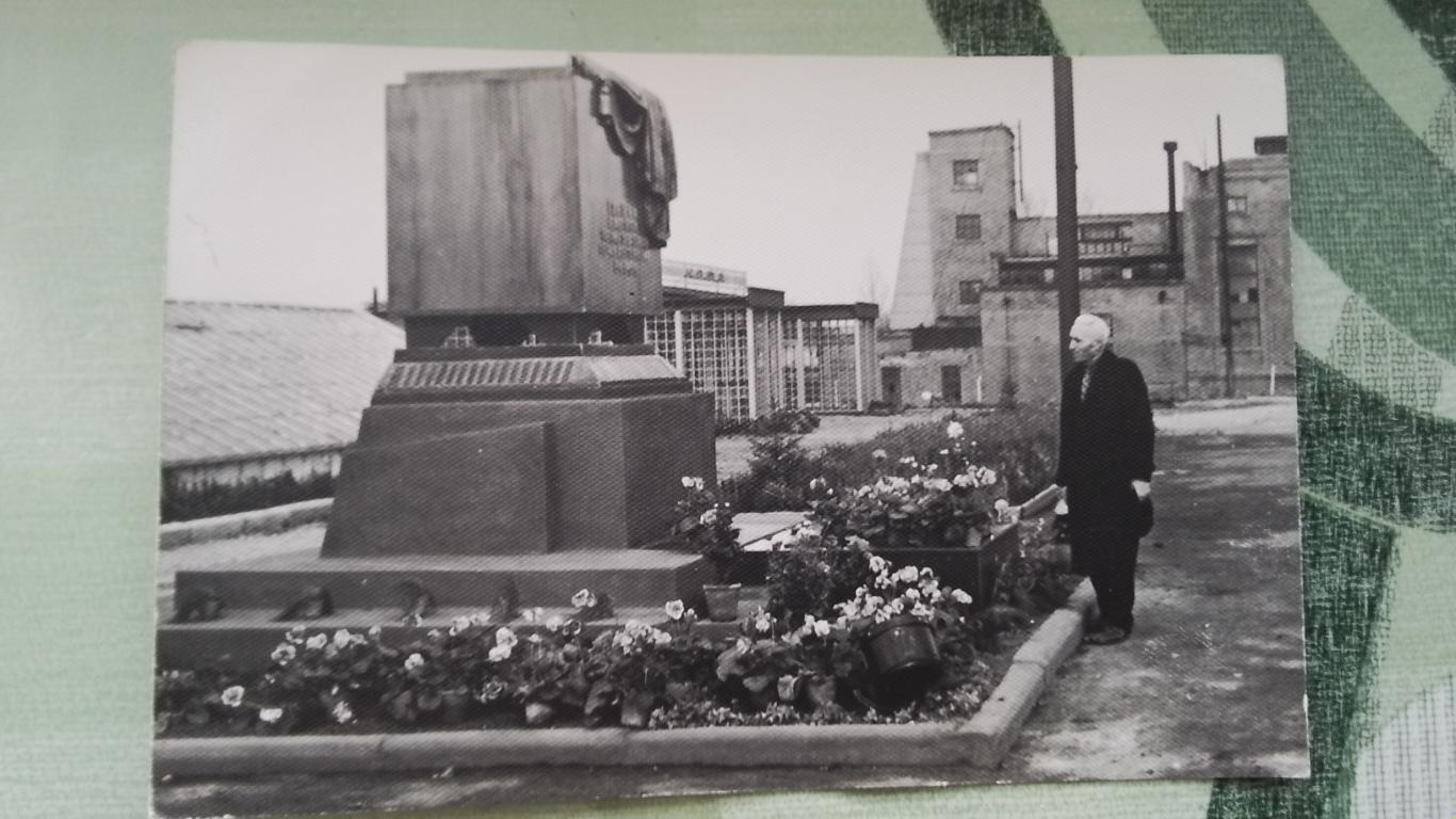 Фото Неопределённый памятник Похож на Памятник борцам Революции в Харько 1960 гг
