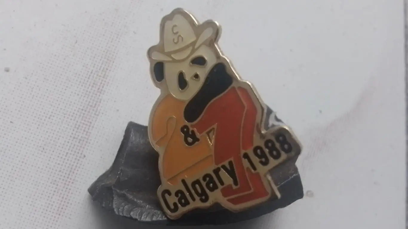 Знак XV зимняя Олимпиада ОИ Калгари 1988 Талисман Белый медведь