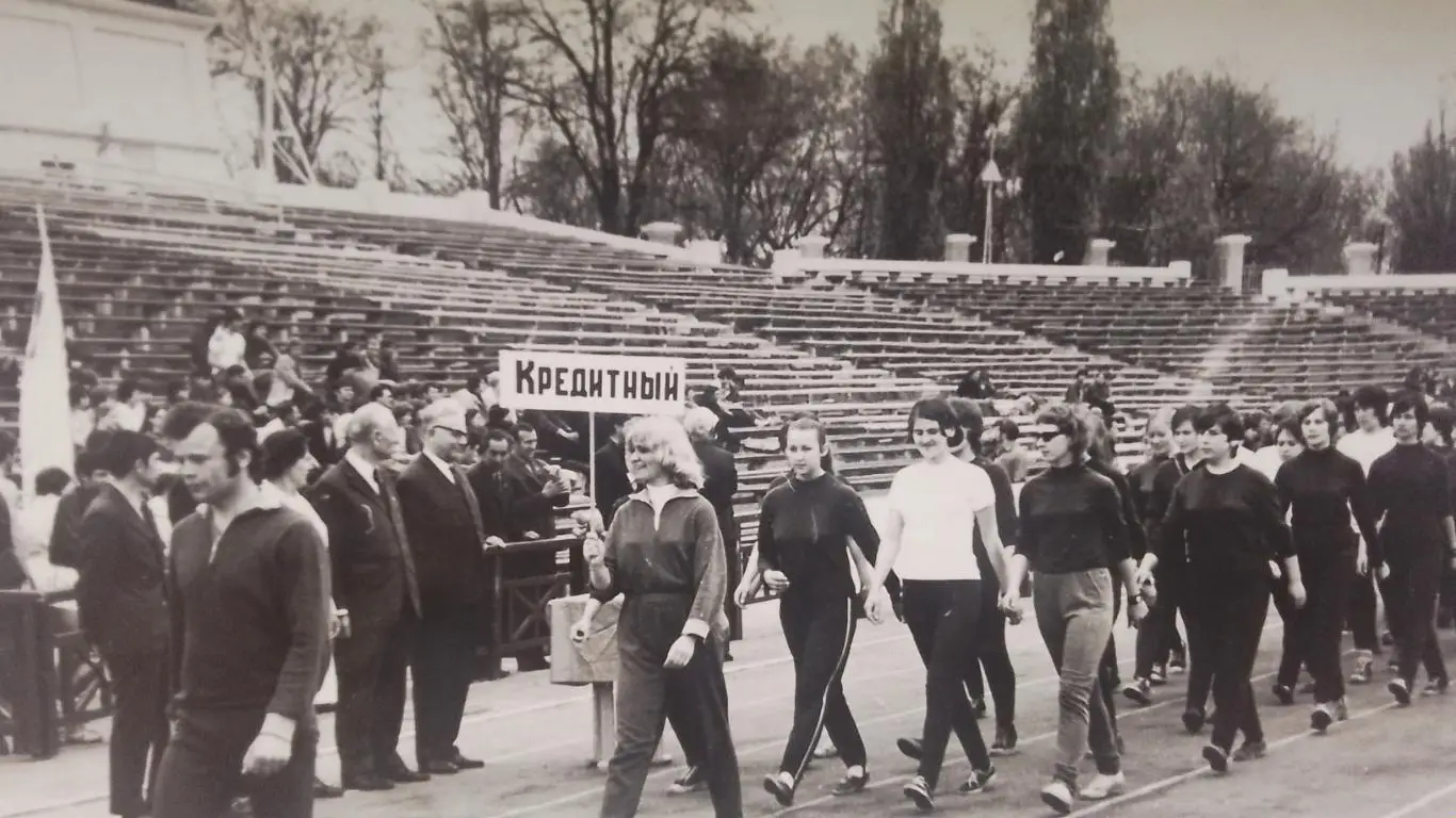Фото Харьков Стадион Динамо Команда девушек Кредитного техникума 1985 - 1990 гг 1