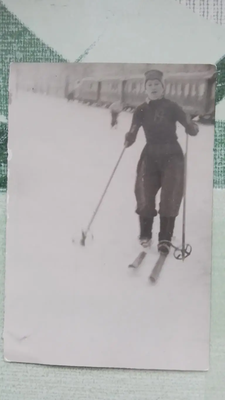 Мини фото Лыжи Харьков Лесопарк Студенческий кросс Финиш у Детской ЮЖД 1949