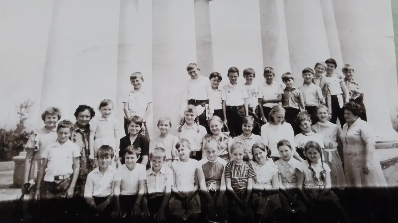 Широкоформат фото Полтава Ротонда Дружбы народов Экскурсия младших классов 1965 1