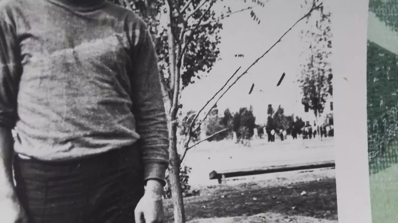 Фото футбол Стадион Парень в спорт форме на фоне поля 1961 - 1966 гг 1