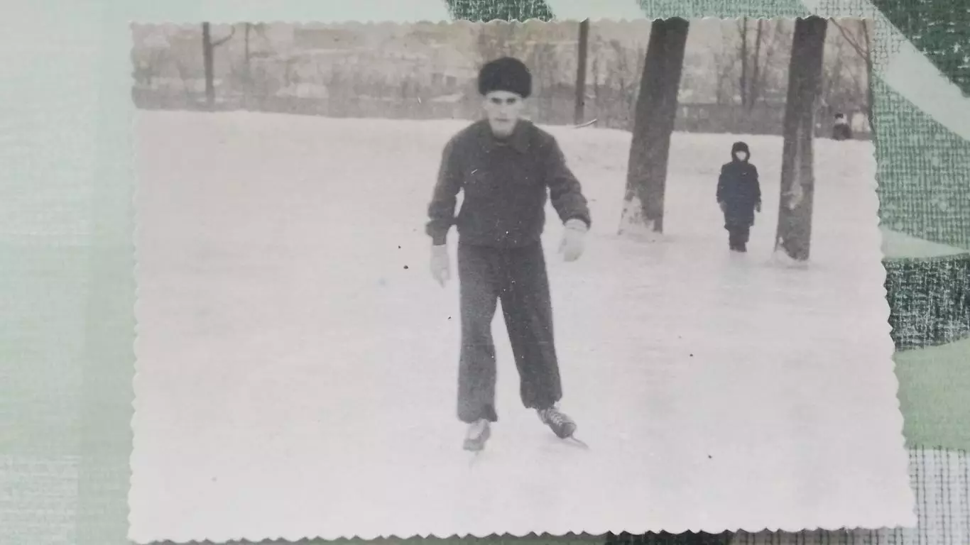Фото Коньки Парень на катке Середина 1950-х гг