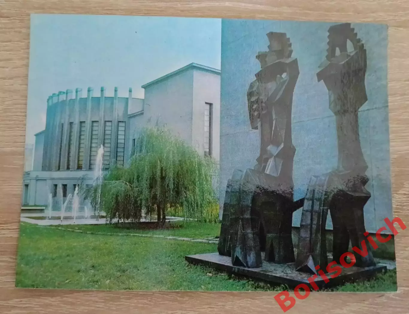 Открытка КАУНАС Декоративная скульптура у музея М. К. Чюрлёниса 1979
