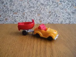Автомобиль с лодкой на прицепе Киндер Сюрприз