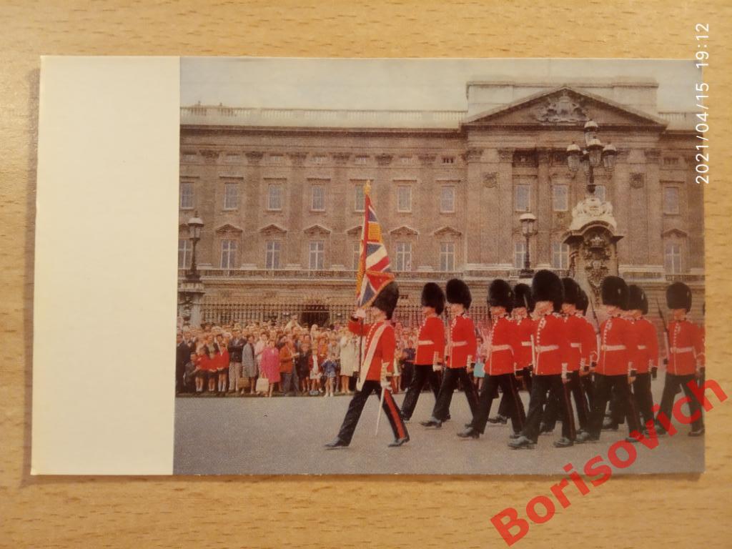 717 Открытка Лондон Королевская гвардия у Букингемского дворца 1968 г
