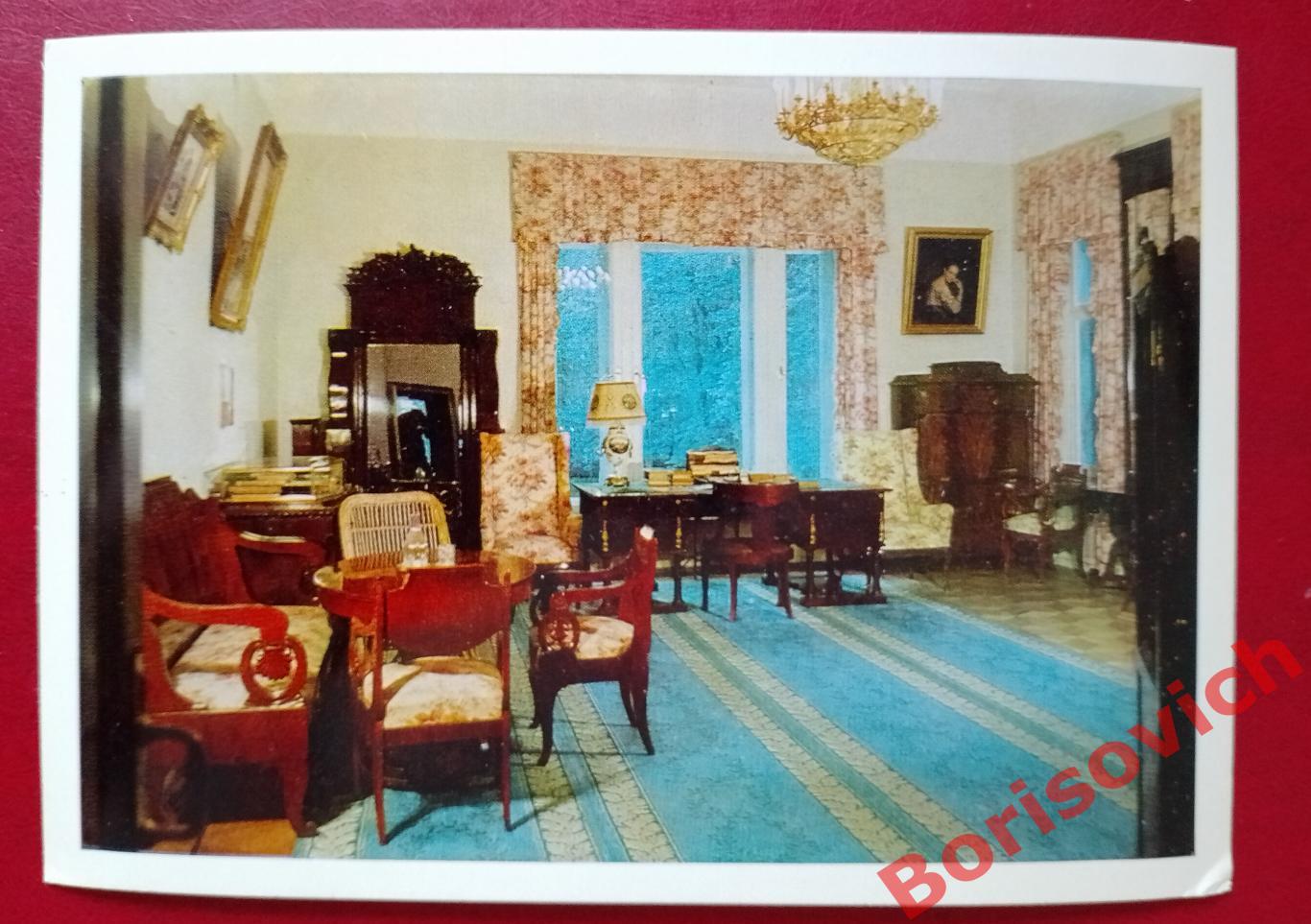Дом - музей В. И. Ленина в Горках. Рабочий кабинет Ленина и комната Крупской.