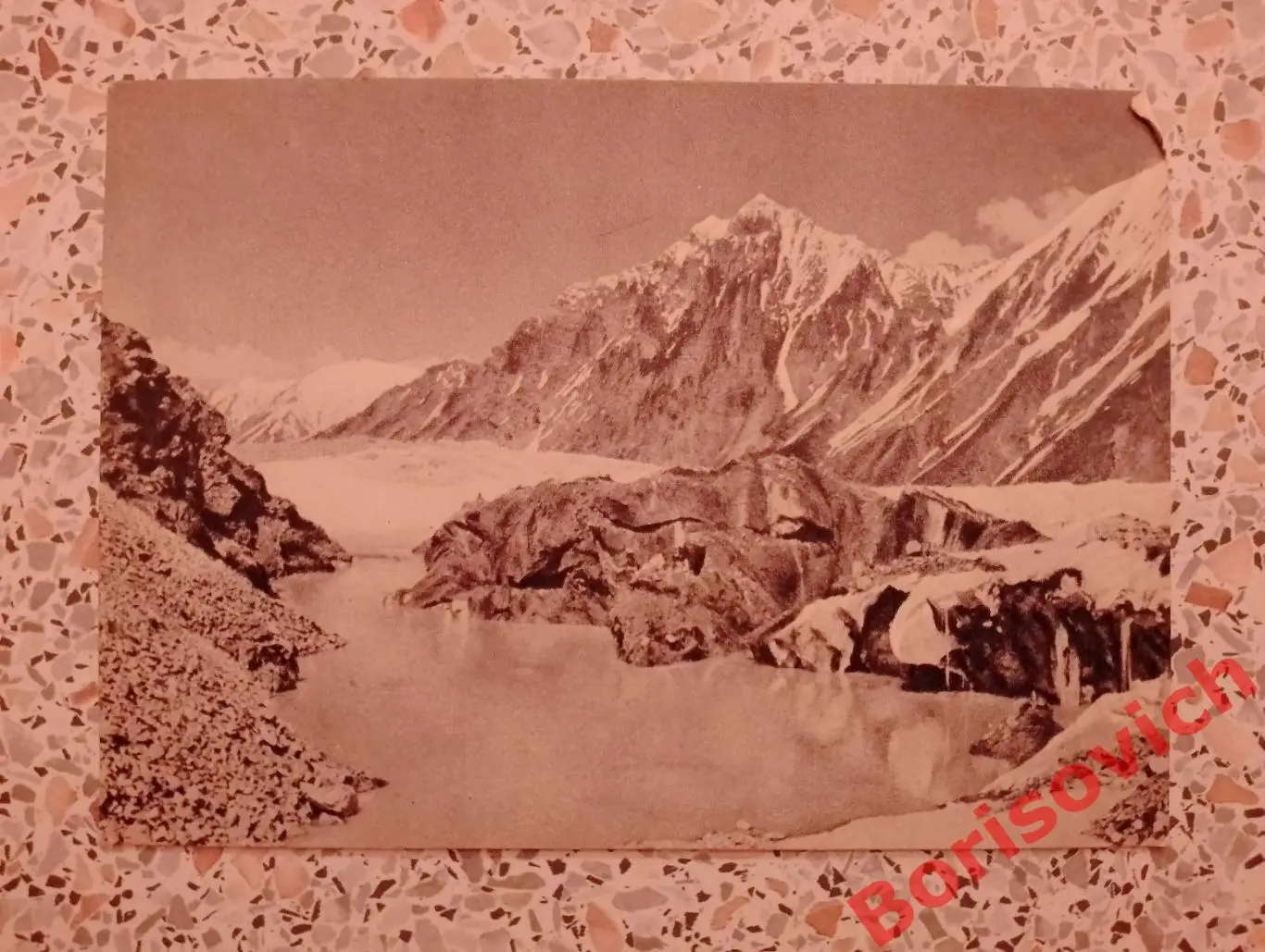 При ледниковое озеро 1956