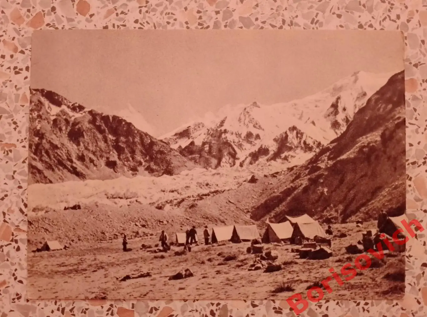 Базовый лагерь у ледника 1956