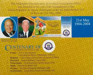 Блок. Гренада 2004. 100 лет ФИФА. Йозеф Блаттер. Бобби Чарльтон.