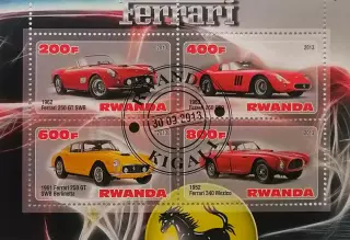 Малый лист. Руанда 2013. Автомобили. Феррари. (1)