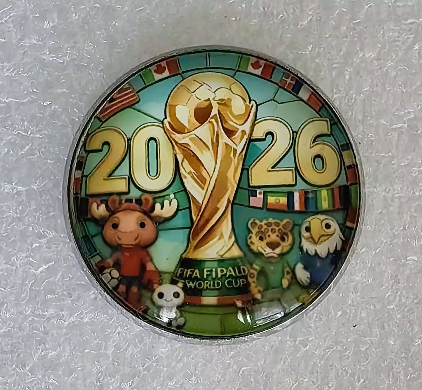 Значок. Талисманы чемпионата мира по футболу 2026. Мейпл. Заю. Клатч. (3)
