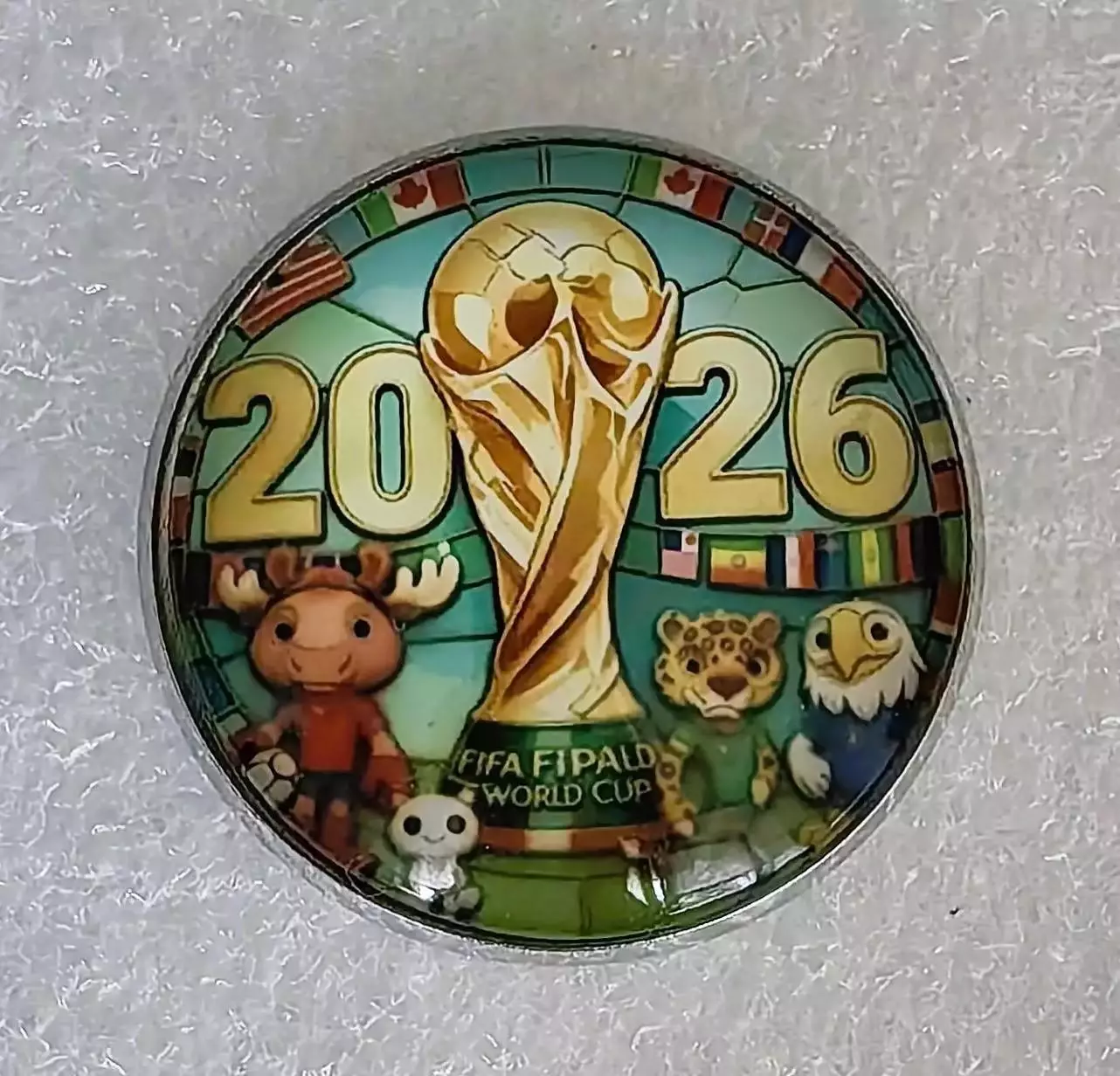 Значок. Талисманы чемпионата мира по футболу 2026. Мейпл. Заю. Клатч. (3)