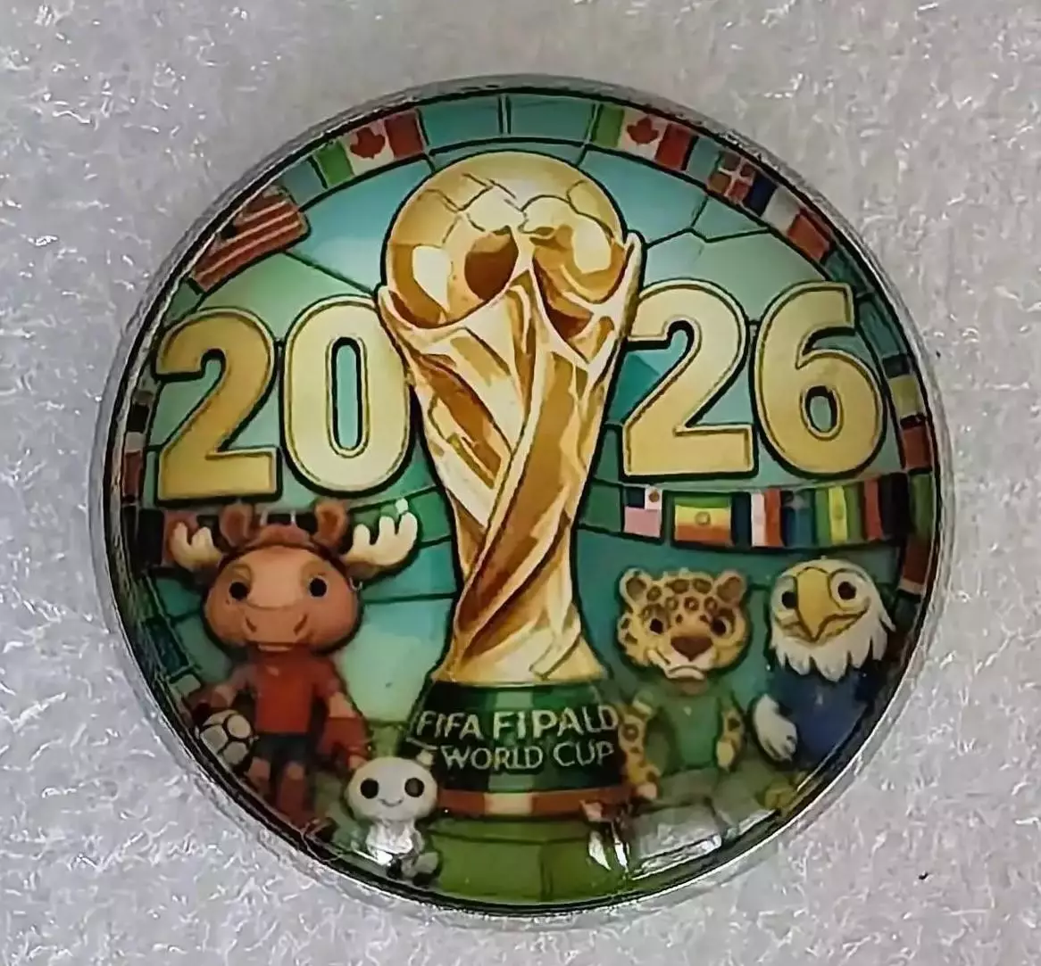 Значок. Талисманы чемпионата мира по футболу 2026. Мейпл. Заю. Клатч. (3)