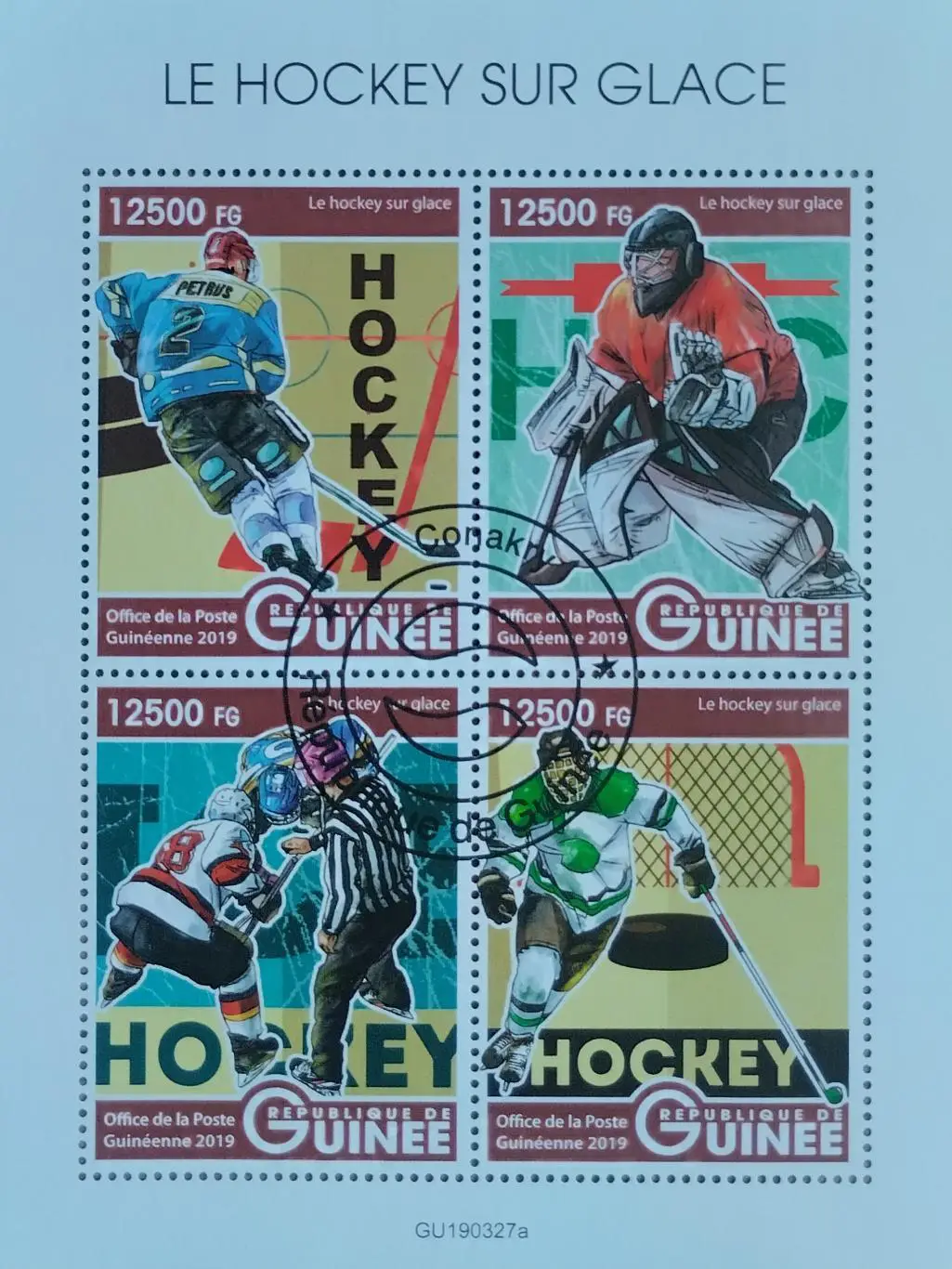 Малый лист. Гвинея 2019. Хоккей с шайбой.