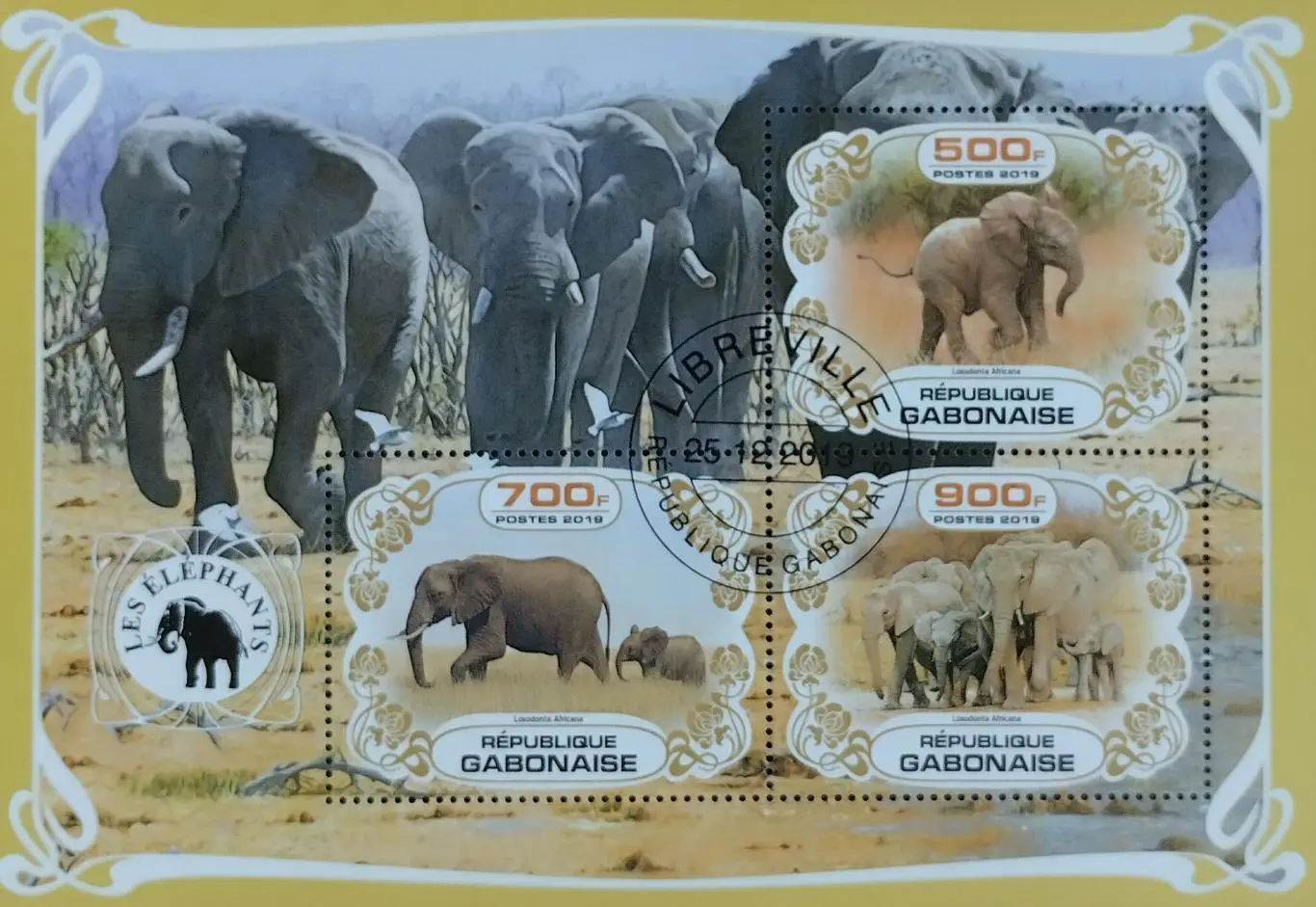 Малый лист. Габон 2019. Фауна. Слоны.