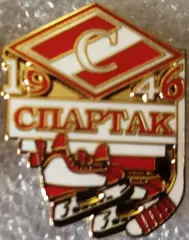 Значок СПАРТАК Москва вымпел клюшки коньки белый