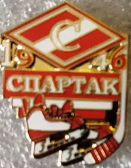 Значок СПАРТАК Москва вымпел клюшки коньки красный