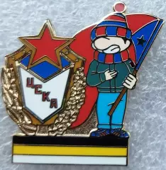 Значок ЦСКА(Москва)- Фанат с флагом и эмблемой