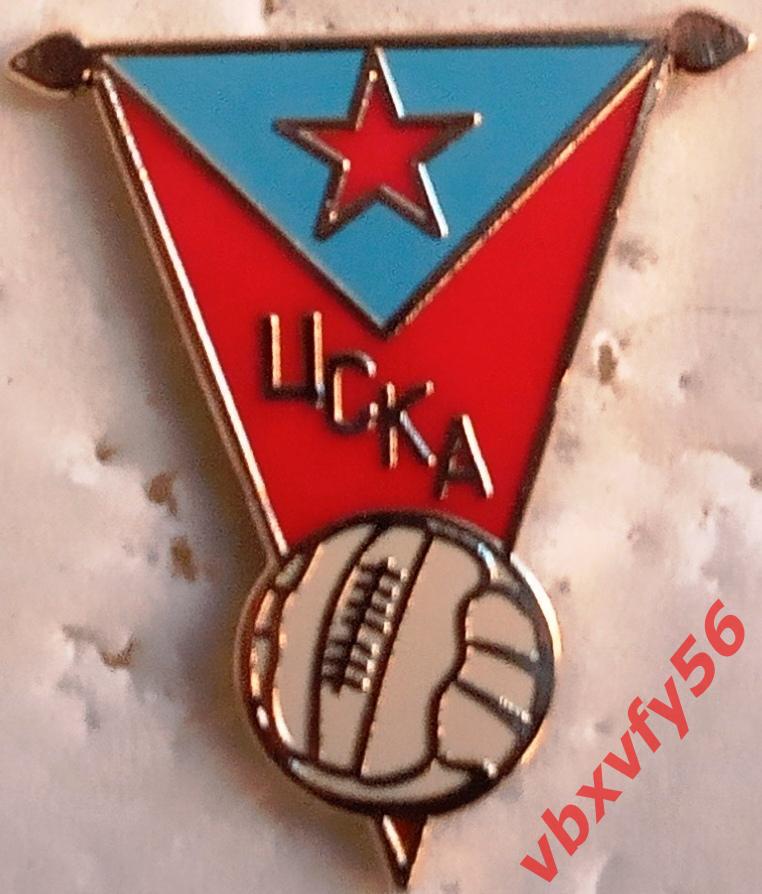 Значок ЦСКА Москва вымпел с мячом на красном фоне