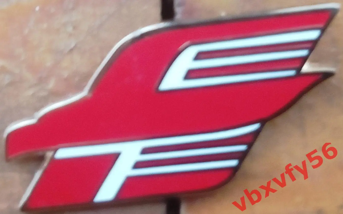 Значок АвангардОмск старая эмблема