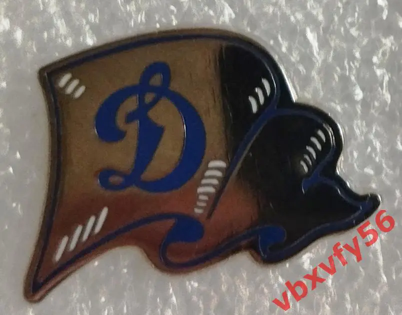 Значок Динамо Москва на флаге