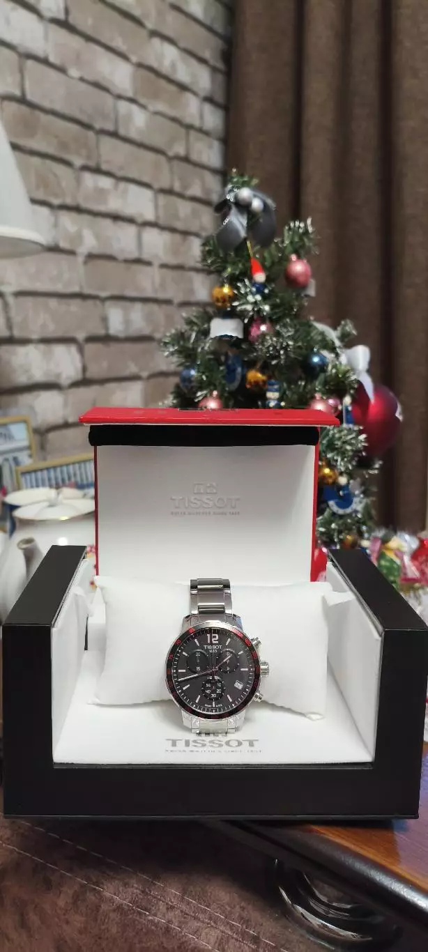 Наручные часы Tissot.