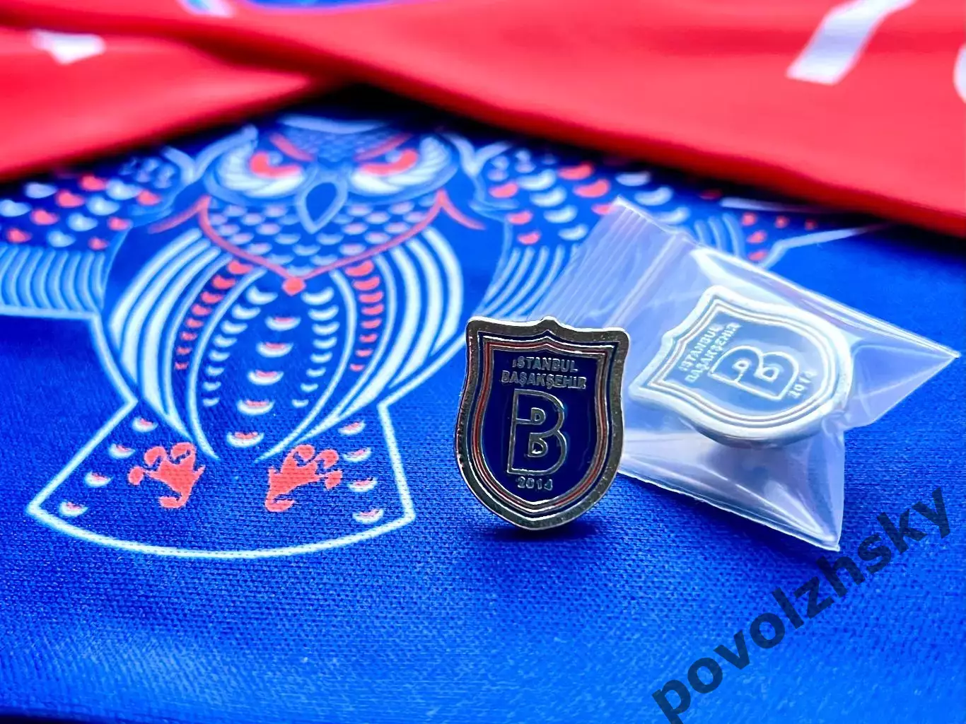 Значок ФК Башакшехир Стамбул / Официальная продукция / Турция