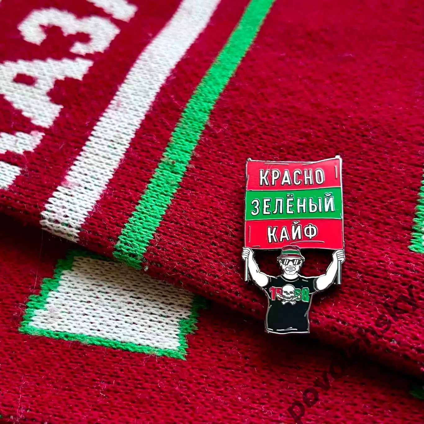 Значок Красно-Зелёный Кайф / Фанат с двуручником 1