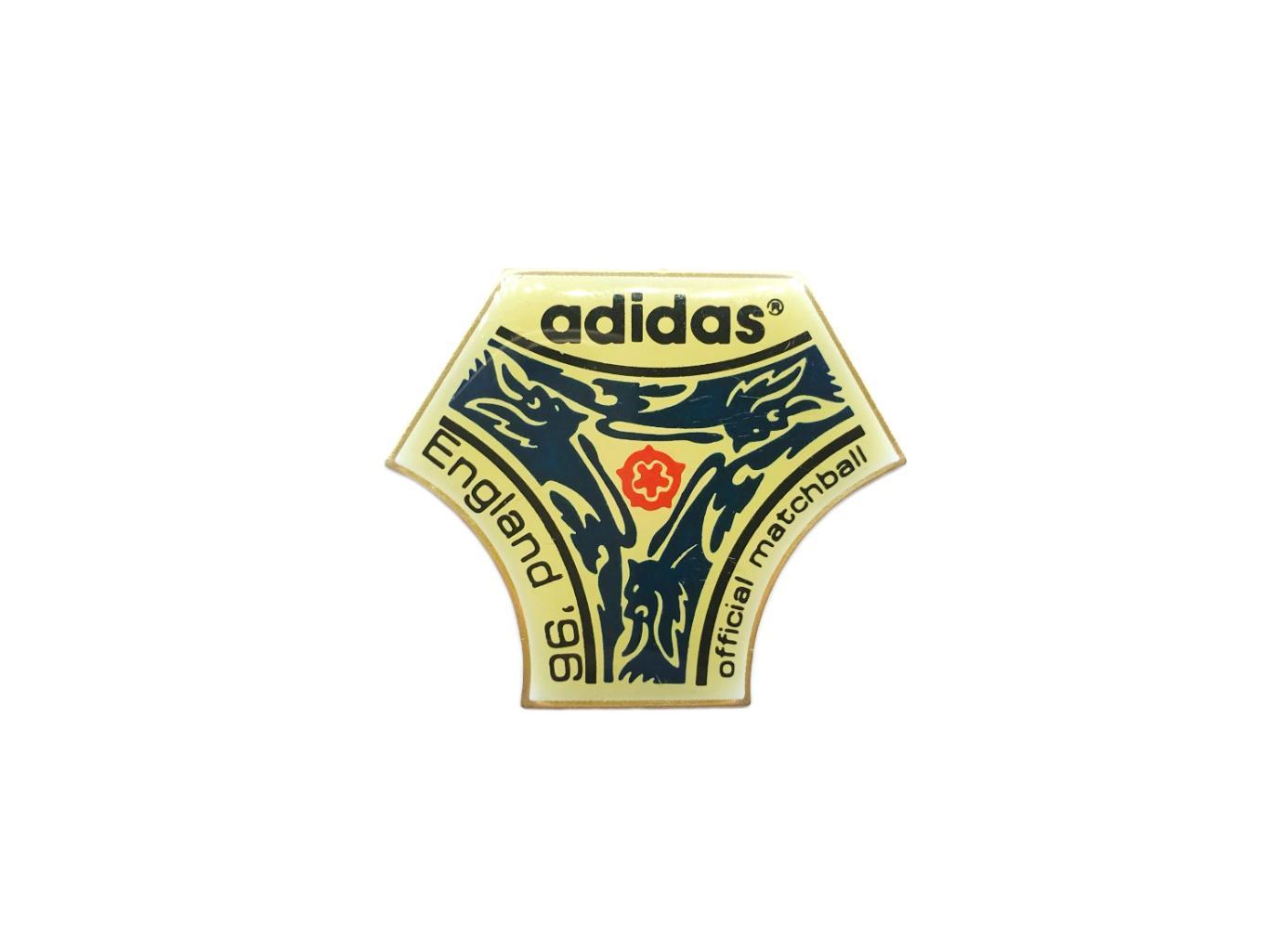 Значок Adidas