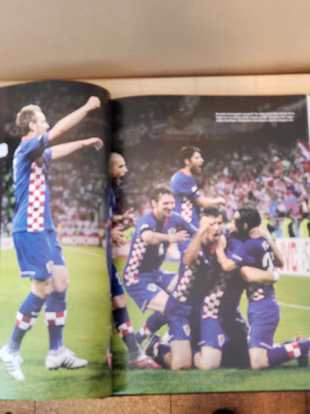 Футбол. - книга 1- фотоальбом Евро 2008 6
