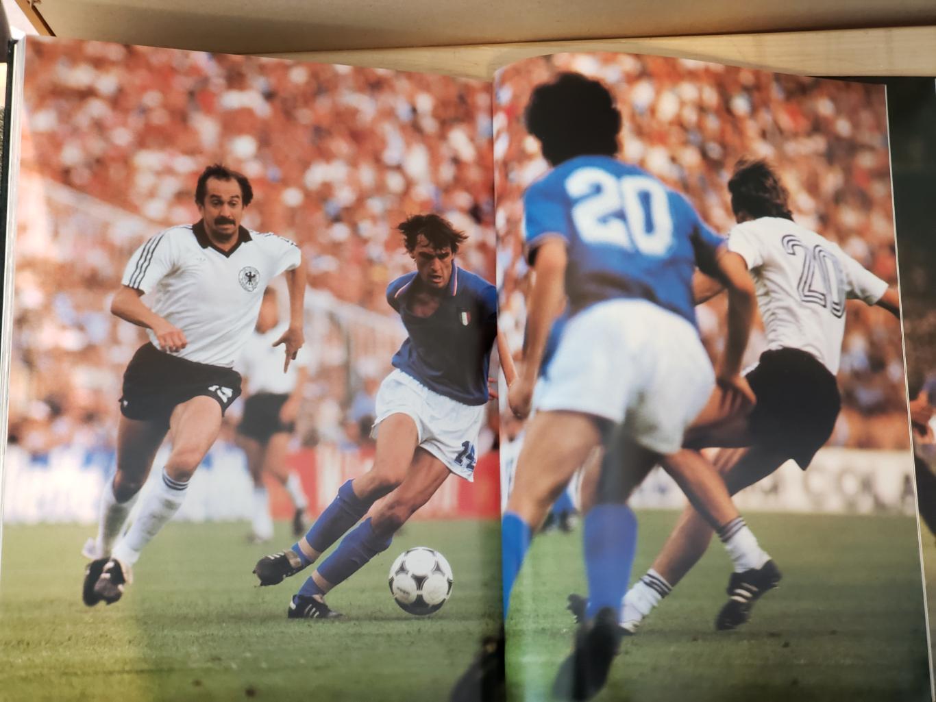 Футбол. - книга - фотоальбом ЧМ- 82 Испания 4