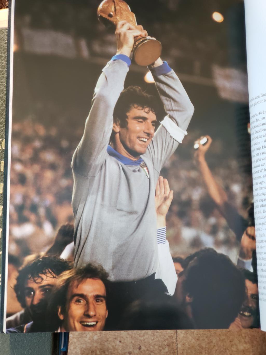 Футбол. - книга - фотоальбом ЧМ- 82 Испания 2