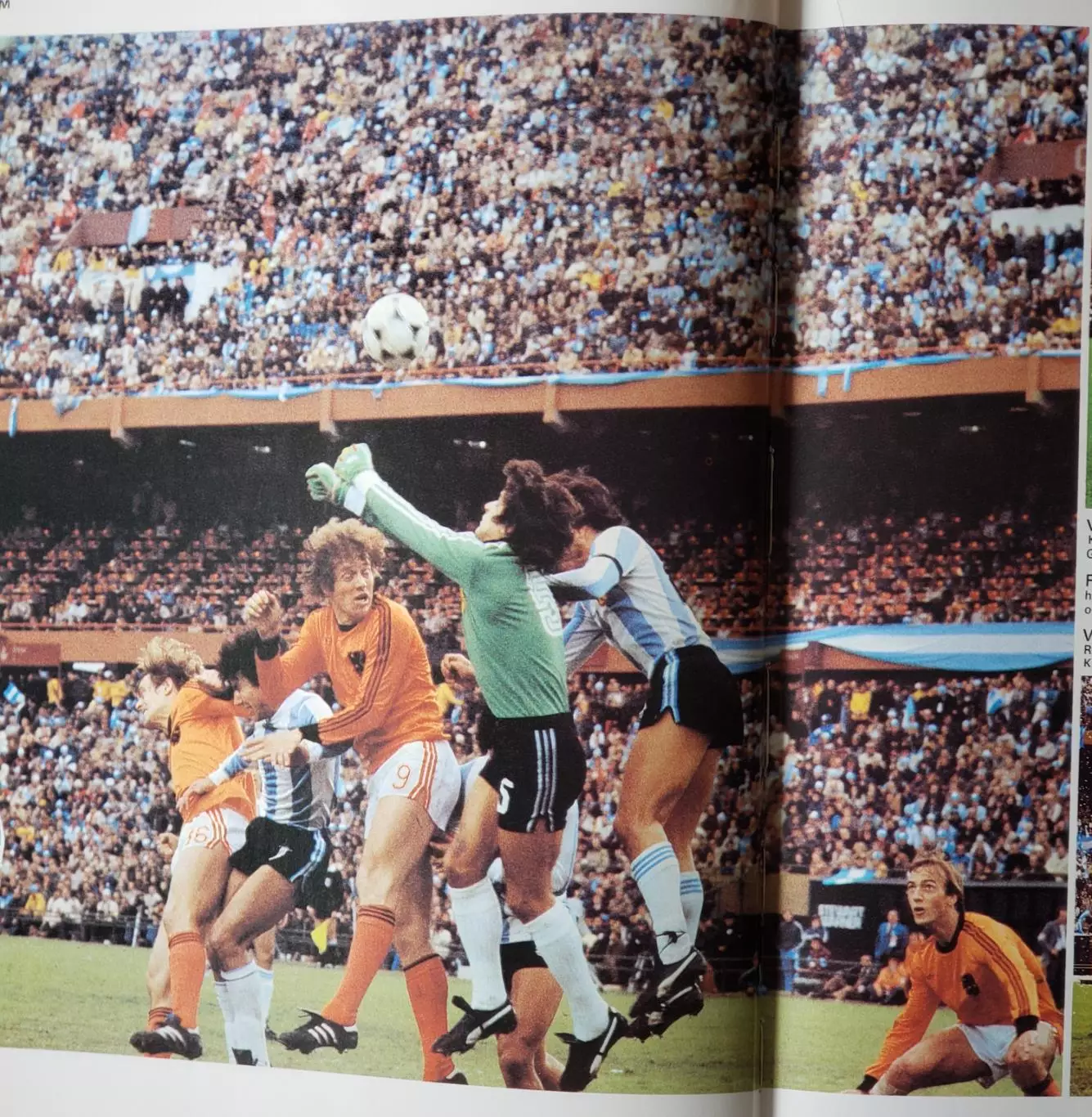 Книга -Фотоальбом ФУТБОЛ 1979 1