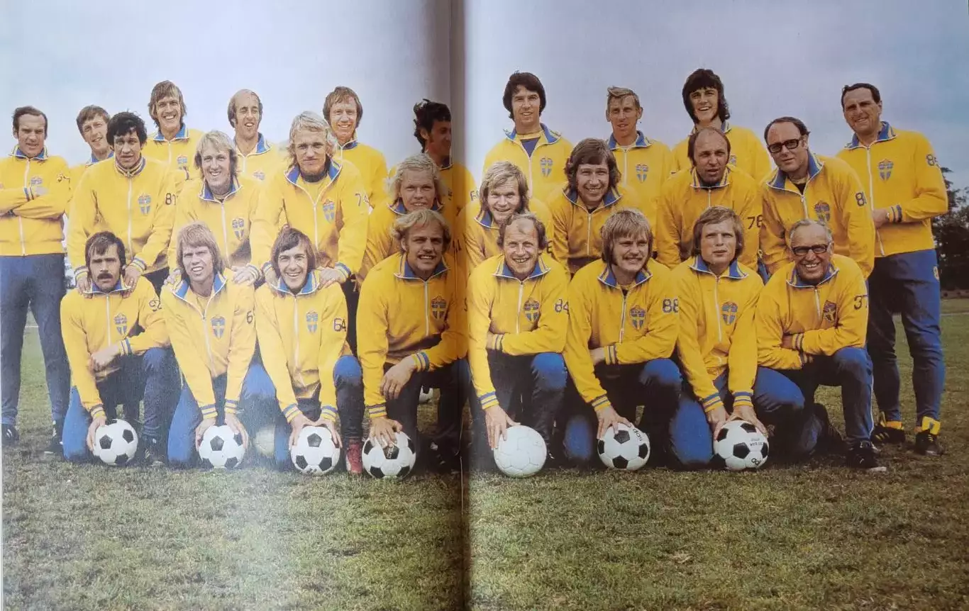 Книга -Фотоальбом ФУТБОЛ 1975 4