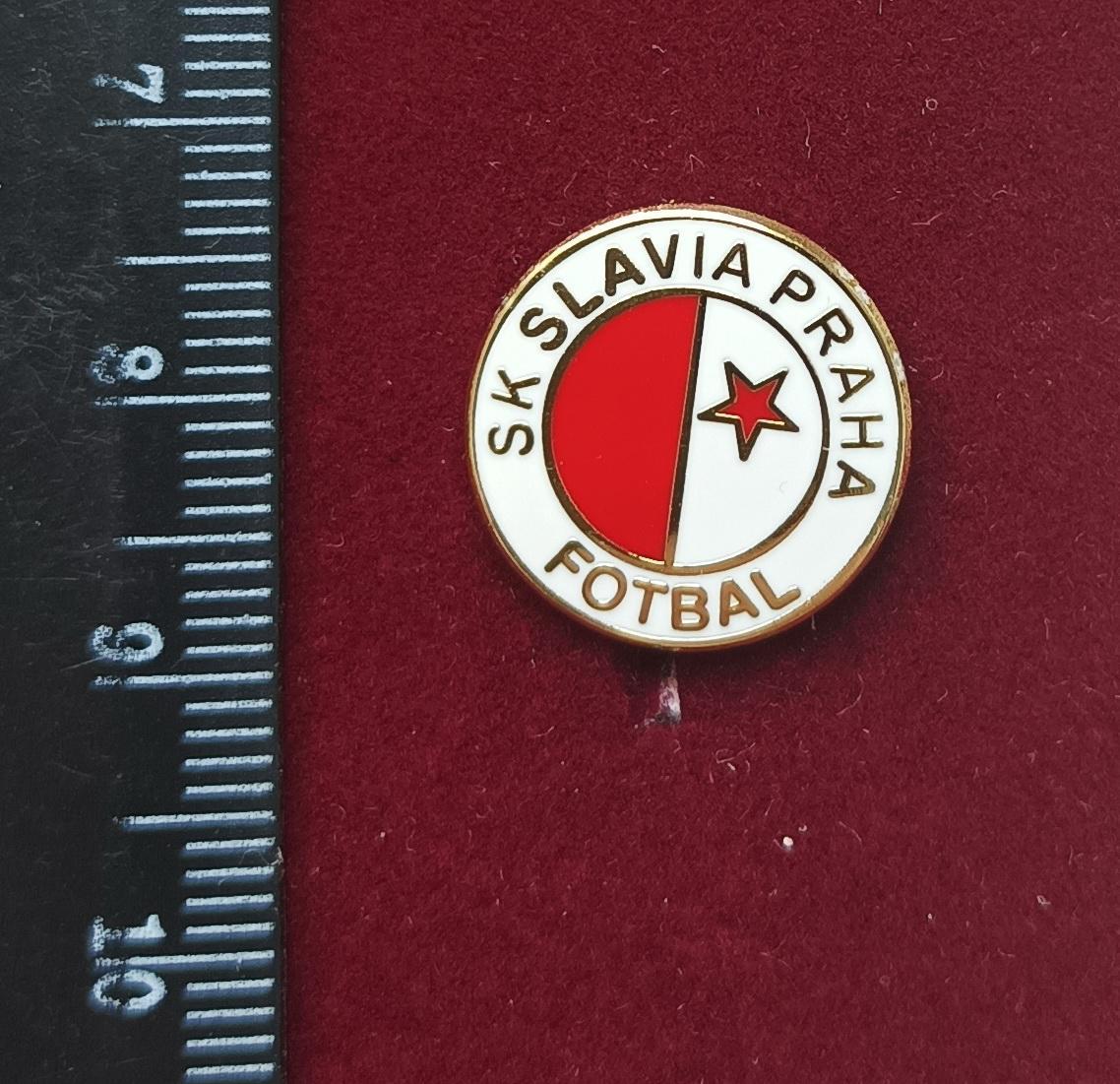 Значок Славия Прага Чехия (официальный)