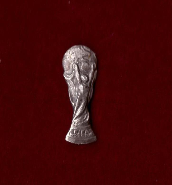 Значок футбол Кубок мира золотая богиня (старый, клеймо)