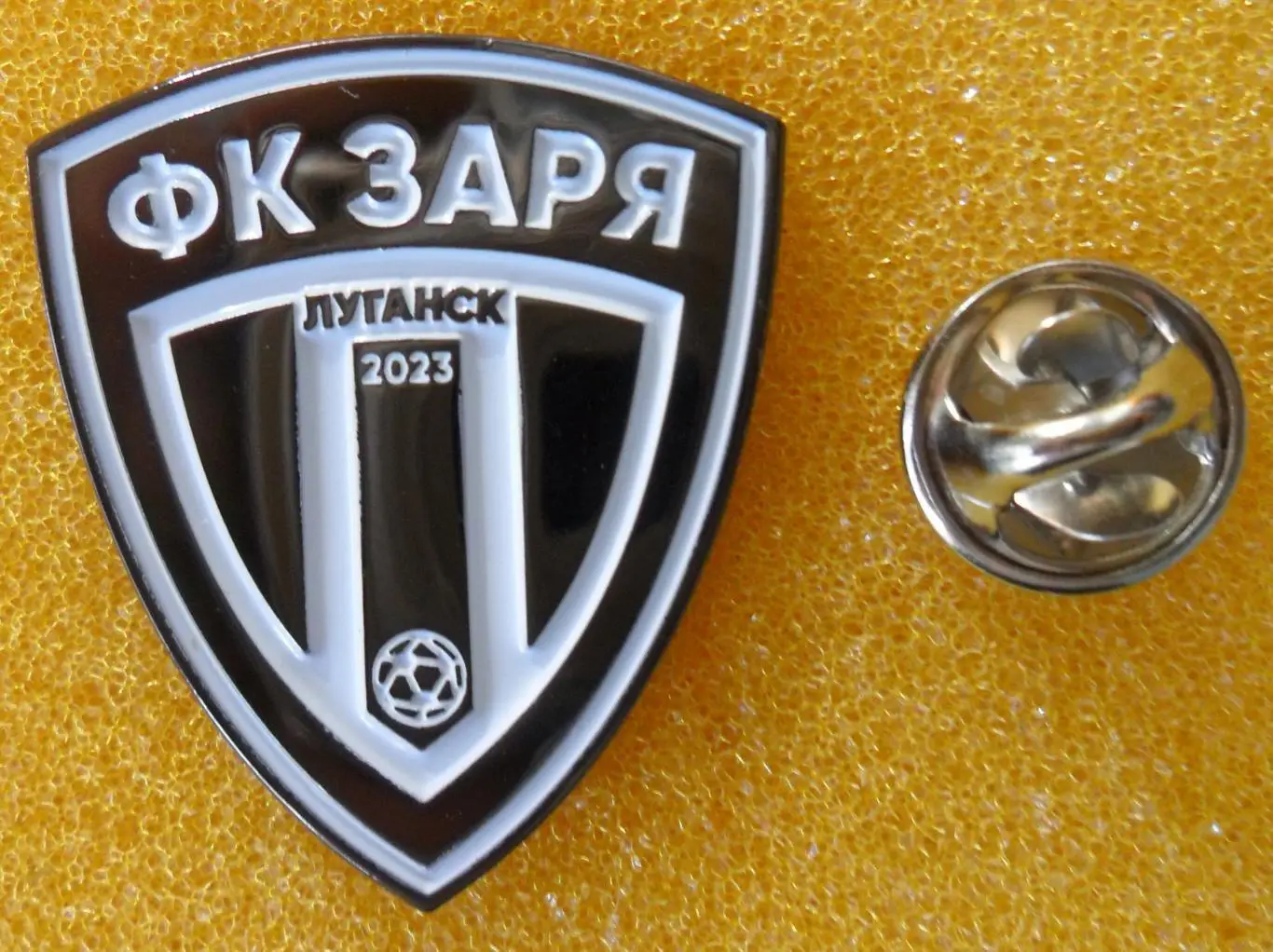 Официальный значок фк Заря Луганск, ЛНР. 1