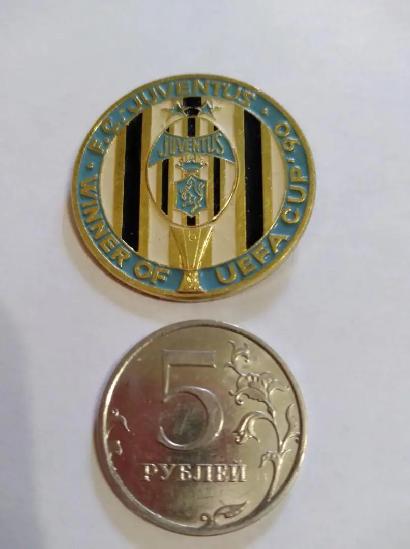 значок ЮВЕНТУС Италия / Обладатель Кубка УЕФА / 1990