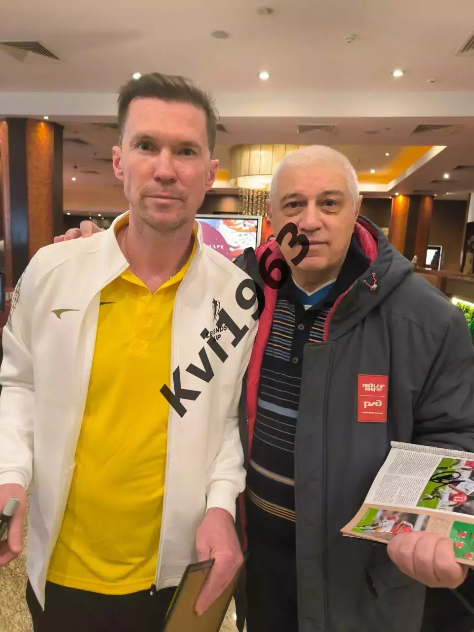 Журнал великие клубы. Арсенал Лондон 2010, автографы трёх легенд клуба 3