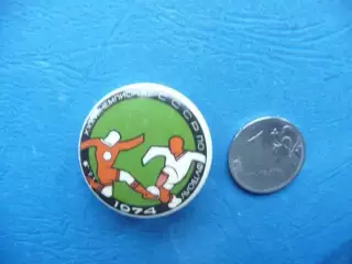 Значок36-й Чемпионат СССР по футболу. 1974 год. Бакинская серия.