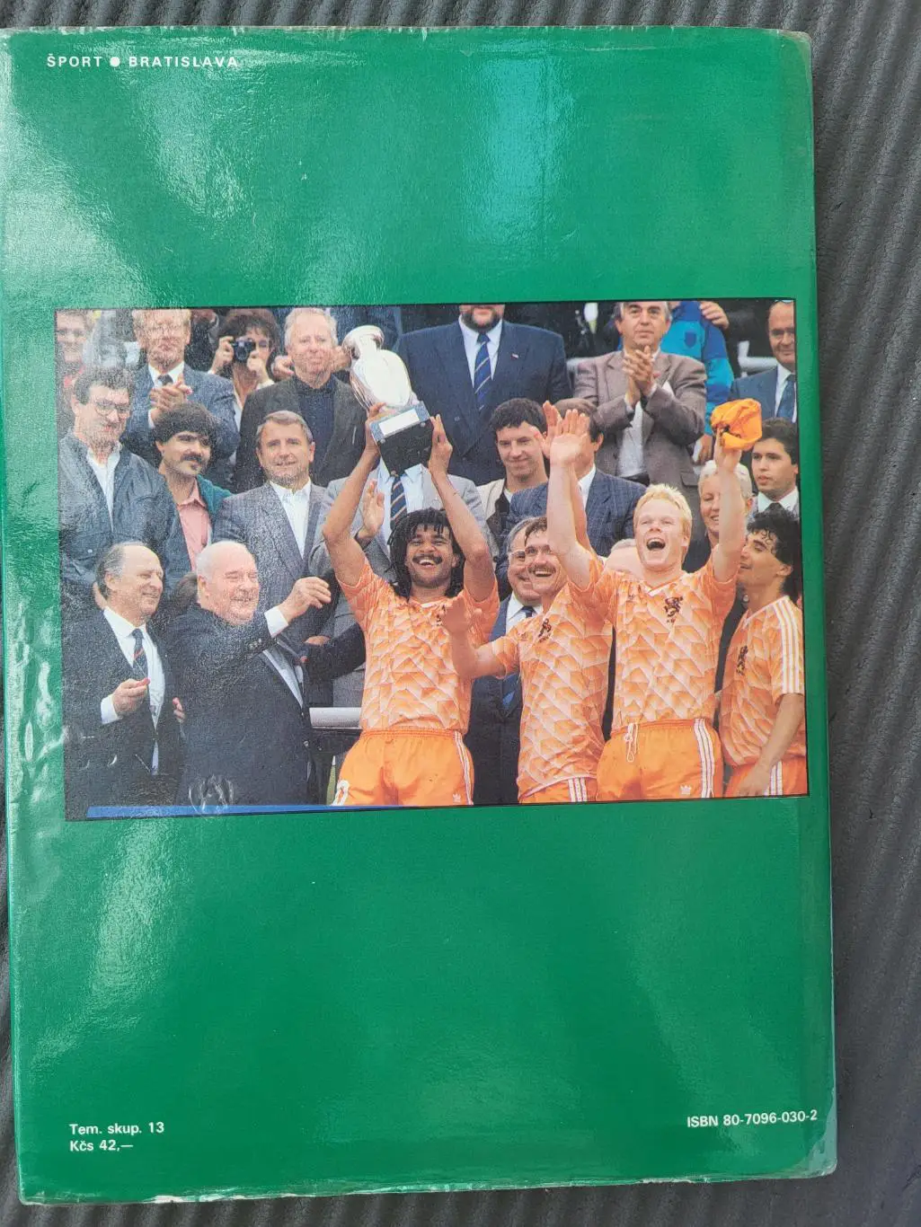 Книга посвящённая EURO 88 3