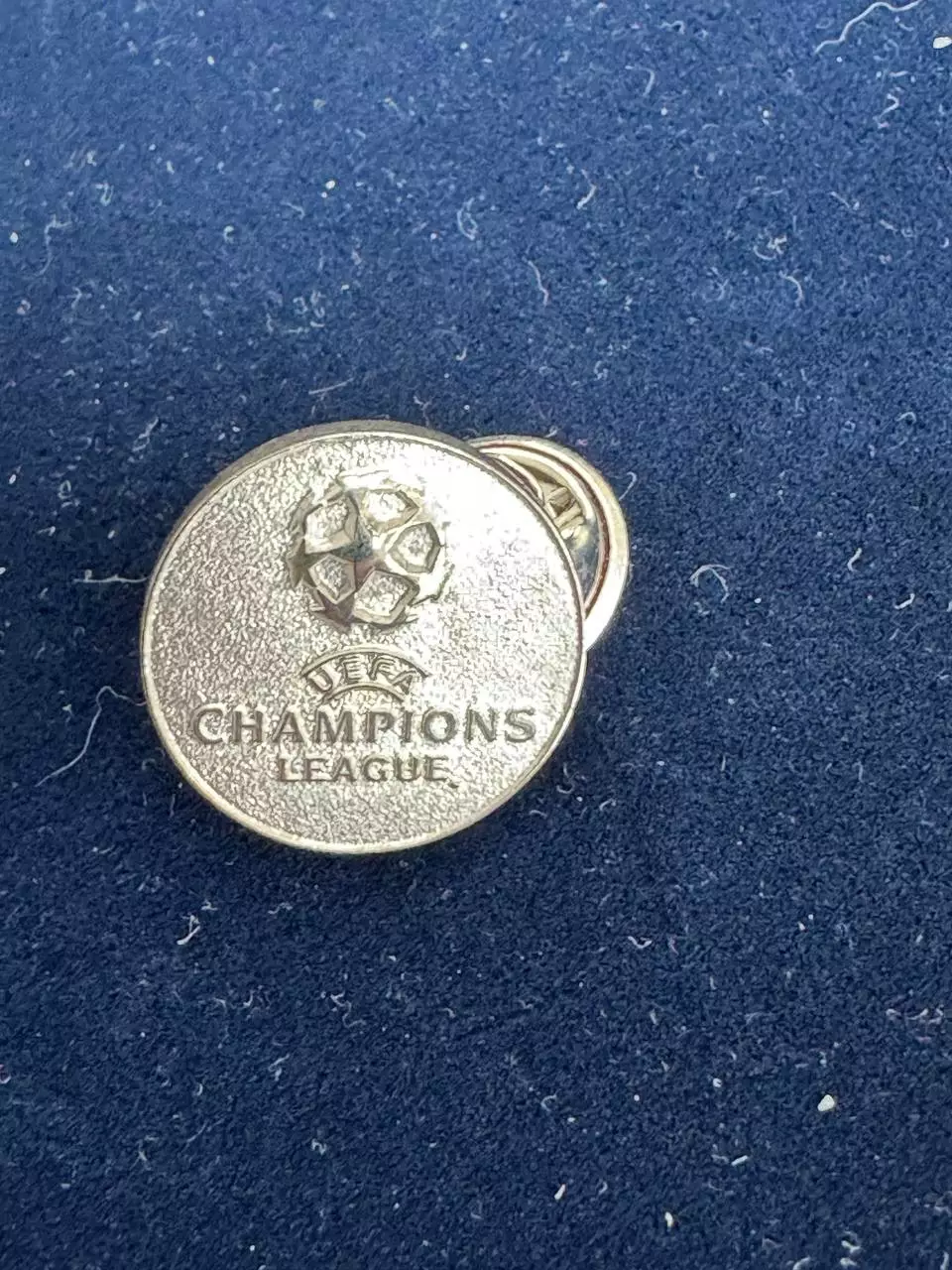 …. Лига чемпионов. Официальный знак . -......-.