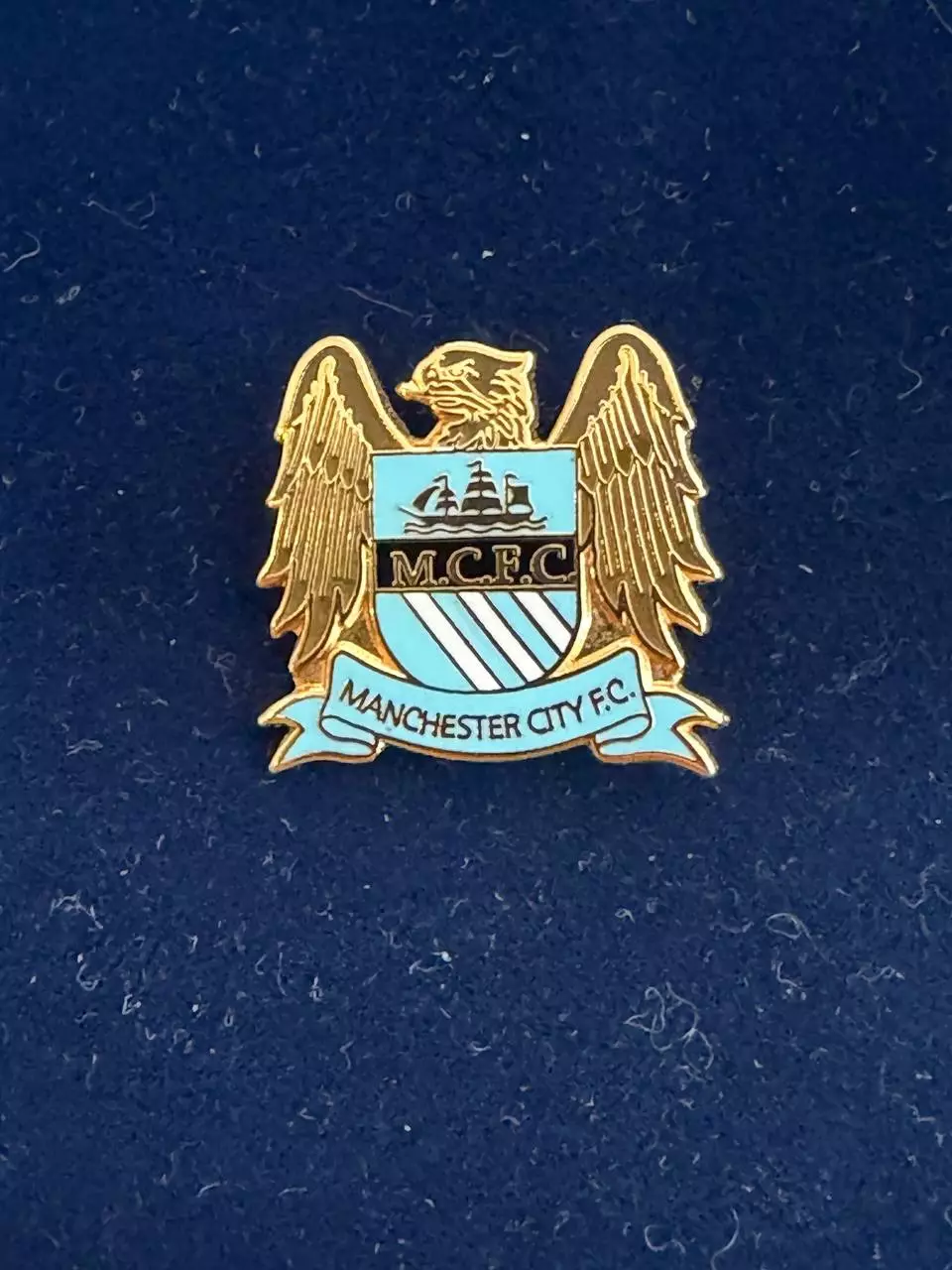 … Манчестер Сити. Английский знак,.., . ,. -......-.