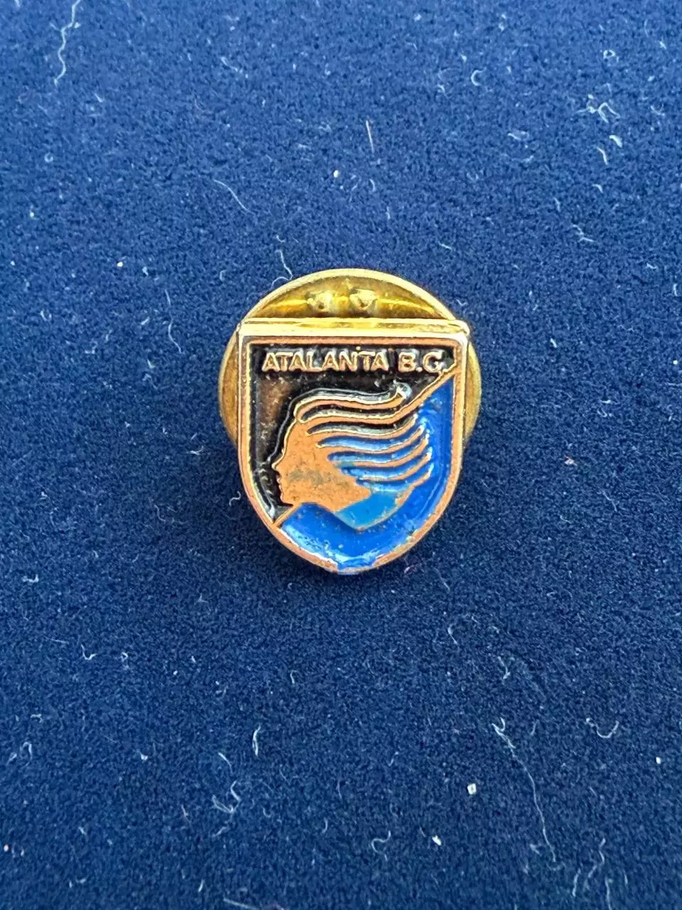 . . -,.., Аталанта. Официальный знак.,. -......-.