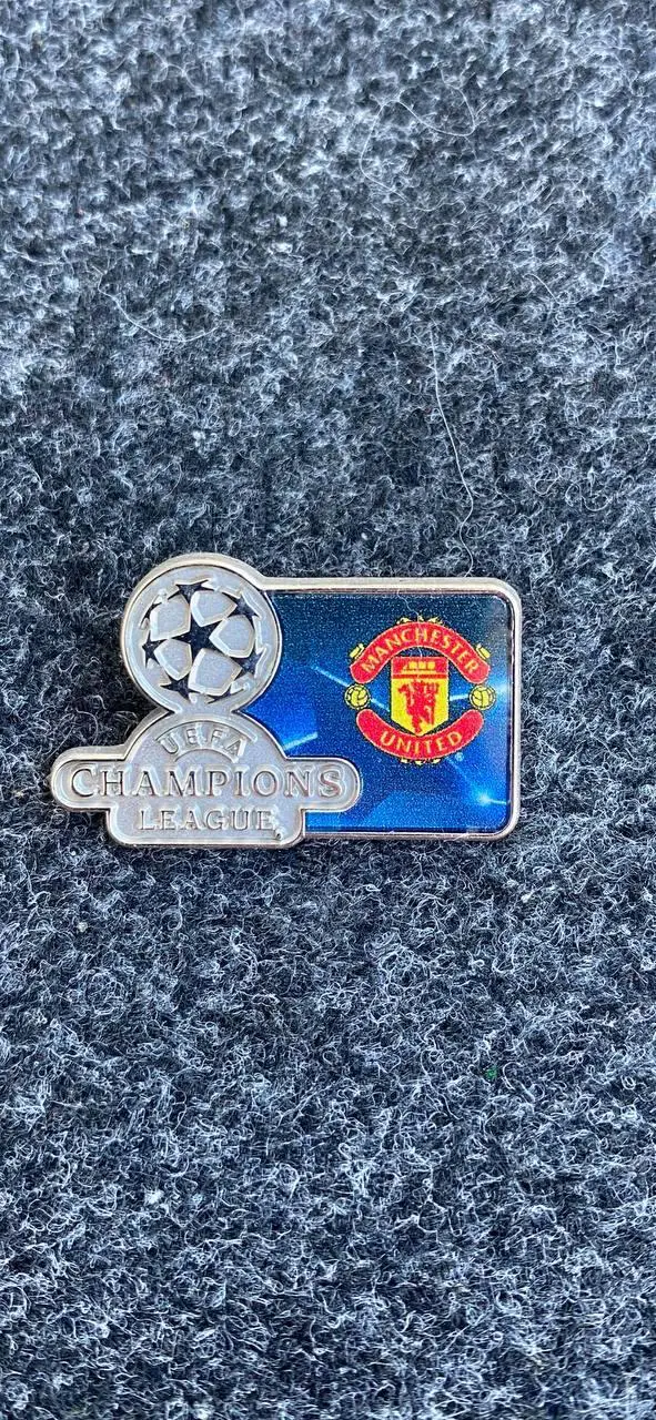 Манчестер Юнайтед. Официальный знак.......