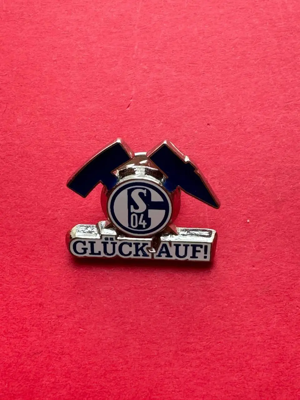 . .- . --Шальке 04. Официальный знак.-/ .--, --.