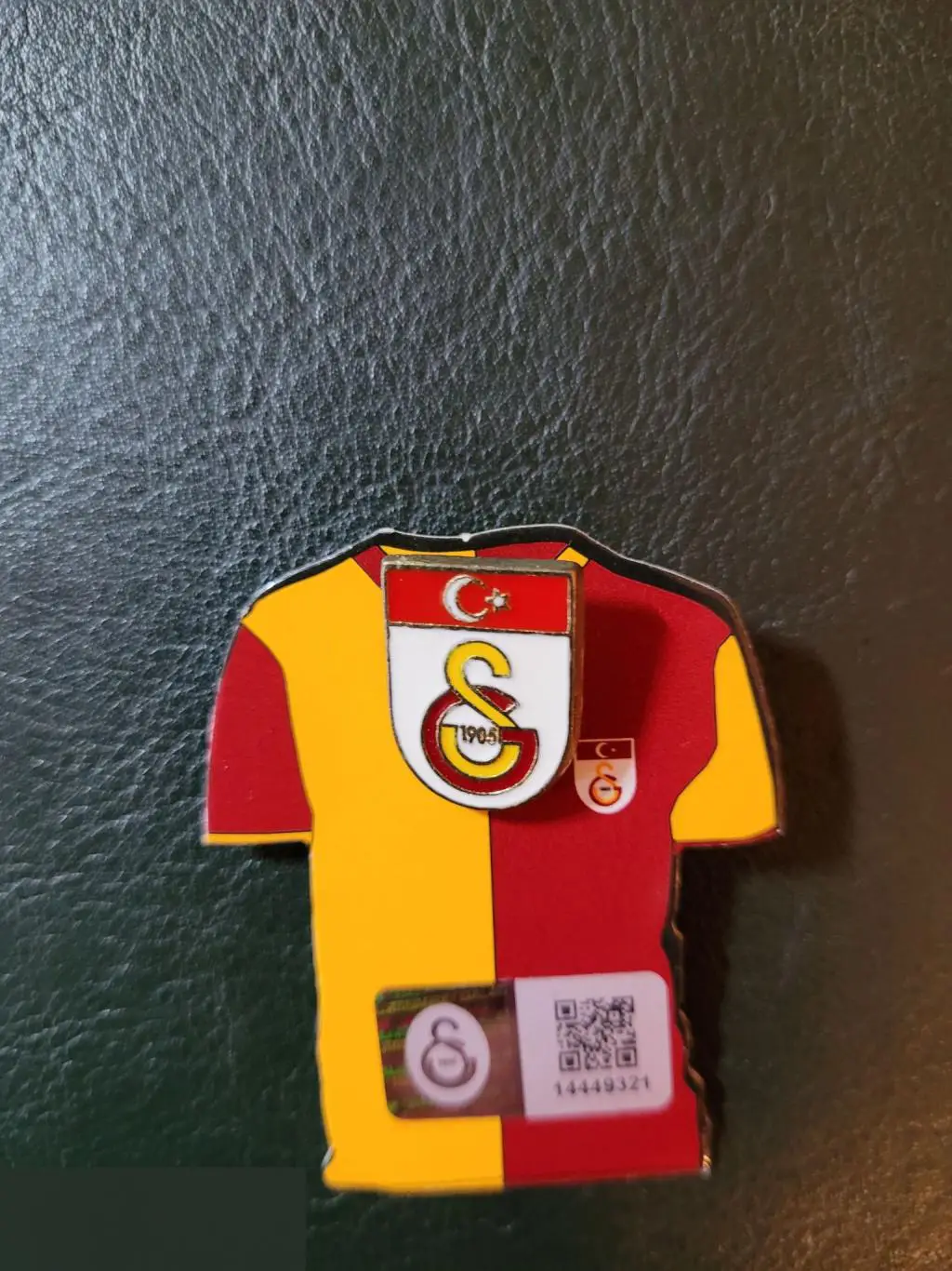 ЗНАК ФУТБОЛЬНЫЙ КЛУБ (ФК) ГАЛАТАСАРАЙ ТУРЦИЯ ОФИЦИАЛЬНЫЙ