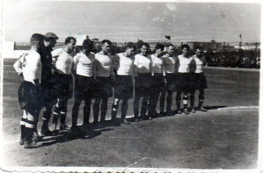 Торпедо Сталинград . Фото перед игрой с Шахтером Сталино 1950 ОРИГИНАЛ